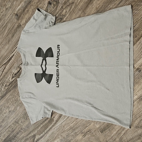 Under Armour Tops - Womens Undwr Armour Shirt